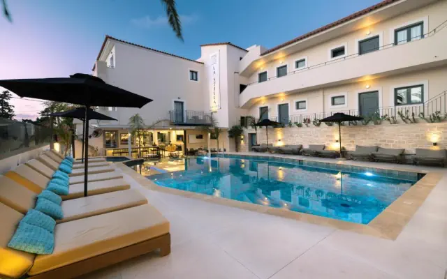 La Stella Apartments & Suites