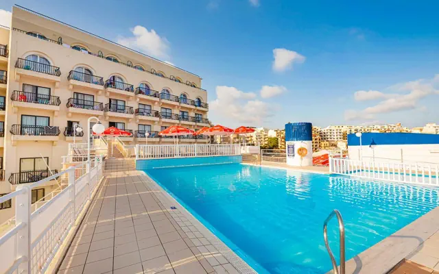 The Gillieru Harbour Hotel