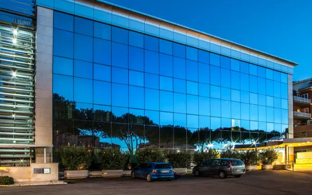 Artis Hotel