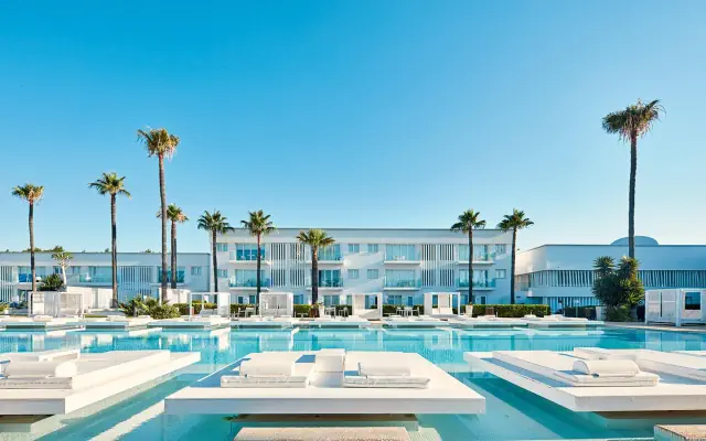 So White Club Resort