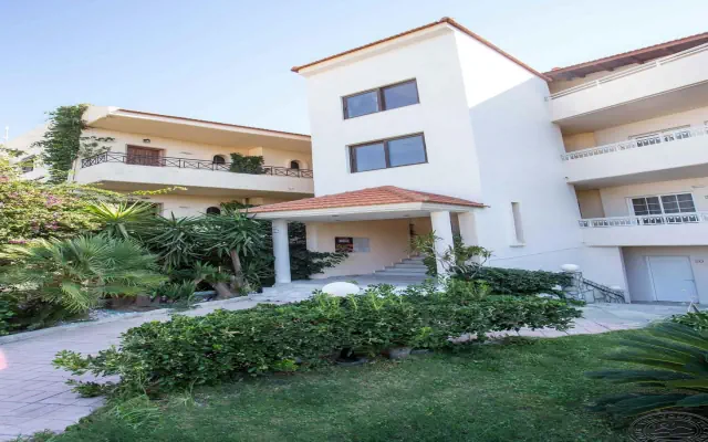 Casa Lyristis