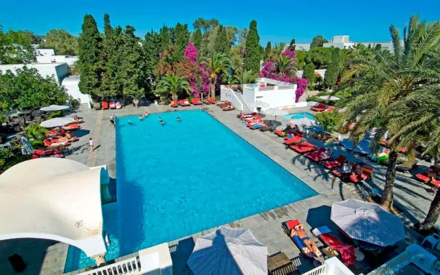 Les Orangers Beach Resort & Bungalows
