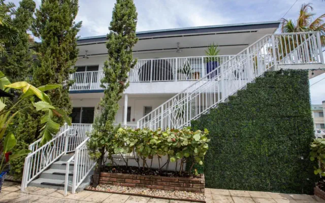 Beachside All Suites Hotel