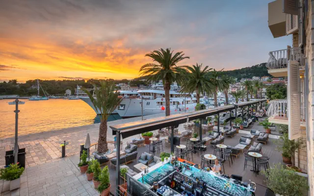 Riva (Hvar)