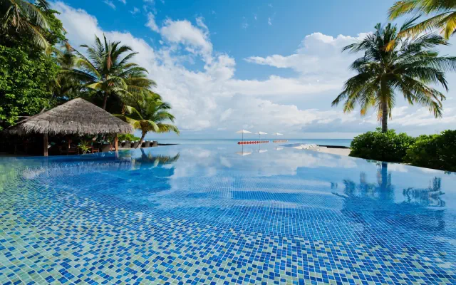 Kuramathi Island Resort: Village, Cottage and Blue Lagoon
