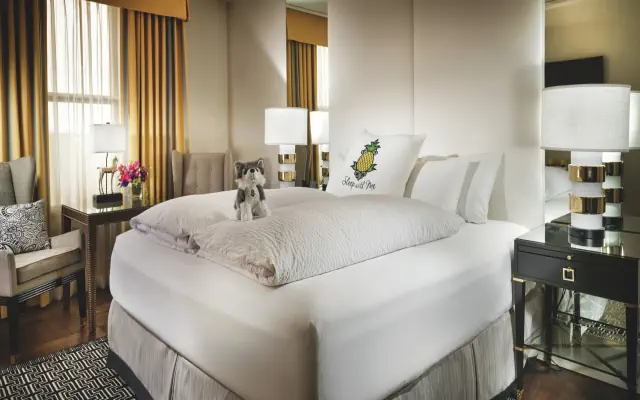 Staypineapple, An Elegant Union Square
