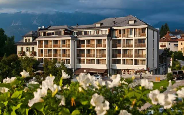 Lovec (ex. Best Western Premier Hotel Lovec)