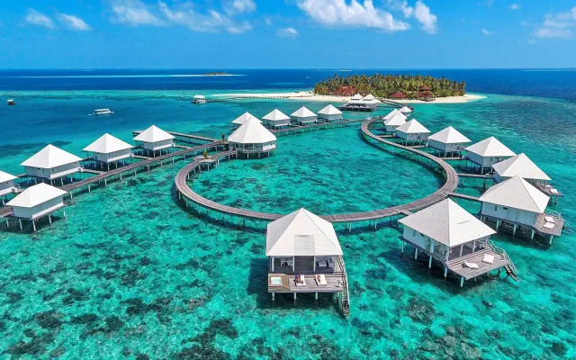 Diamonds Thudufushi Beach & Water Villas