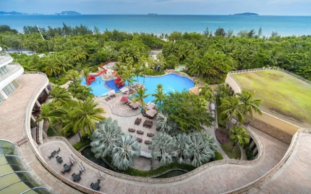 Grand Solux & Resort