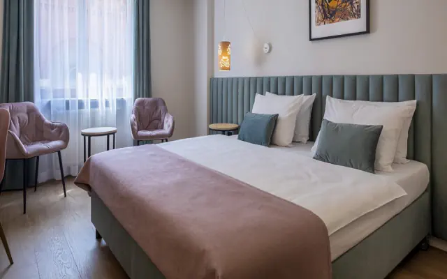 H12 Hotel