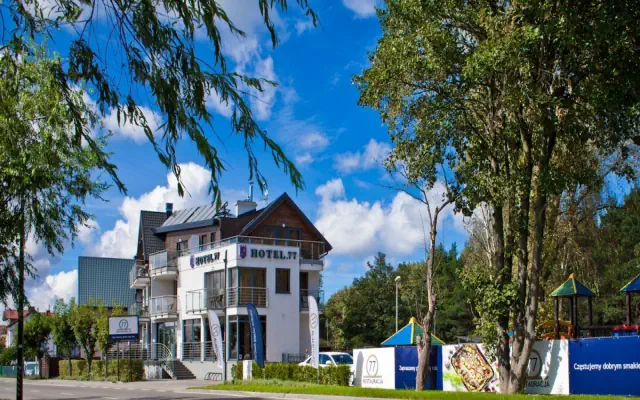 Hotel 77