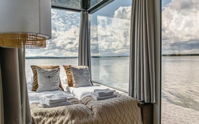 HT Houseboats