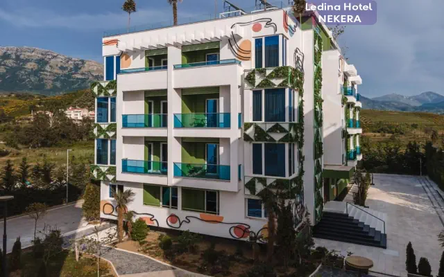 Ledina Hotel