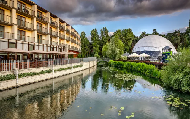 Holiday Inn Warsaw Jozefow