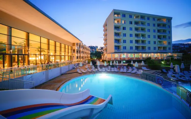 Perla Gold & Luxury Club