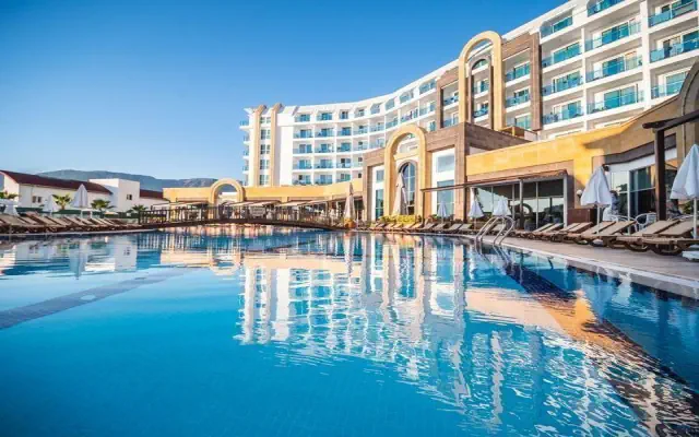 The Lumos Deluxe Resort & Spa