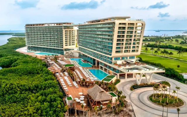 Hyatt Vivid Grand Island