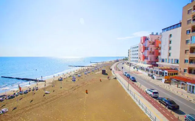  Flamingo Beach (Larnaka) 