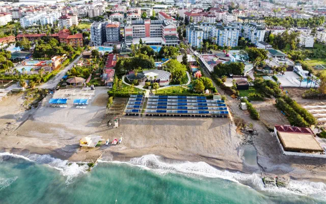 Insula Resort