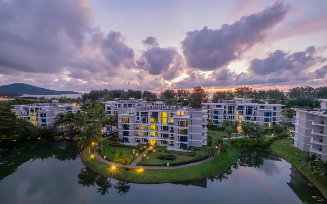 Splash Beach Resort Phuket (ex. Grand West Sands Resort & Villas Phuket)