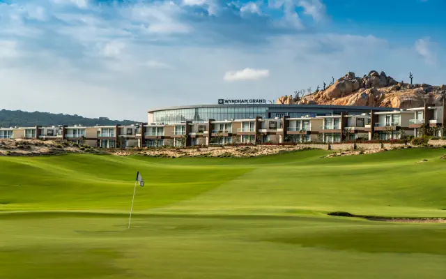 Wyndham Grand KN Paradise