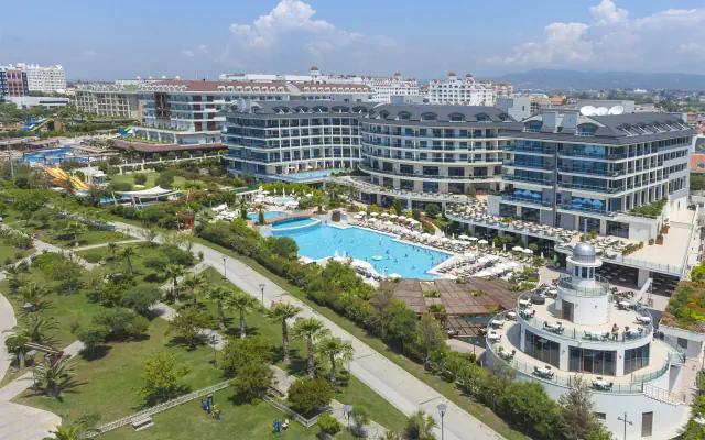 Commodore Elite Suites & Spa