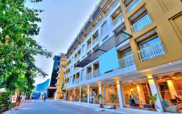 The Ashlee Plaza Patong