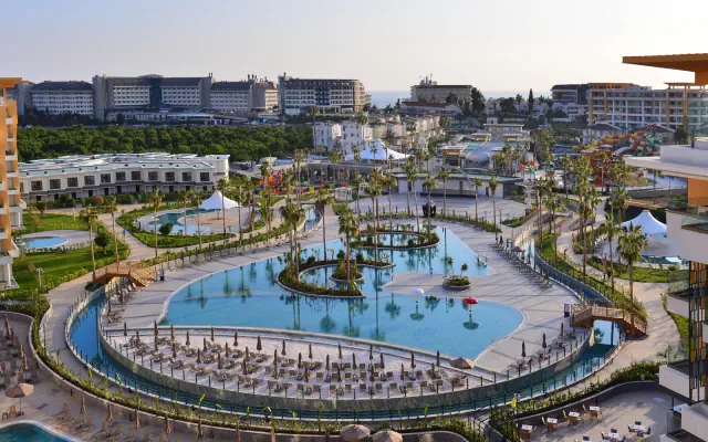 Azura World (ex. Wyndham Alanya)