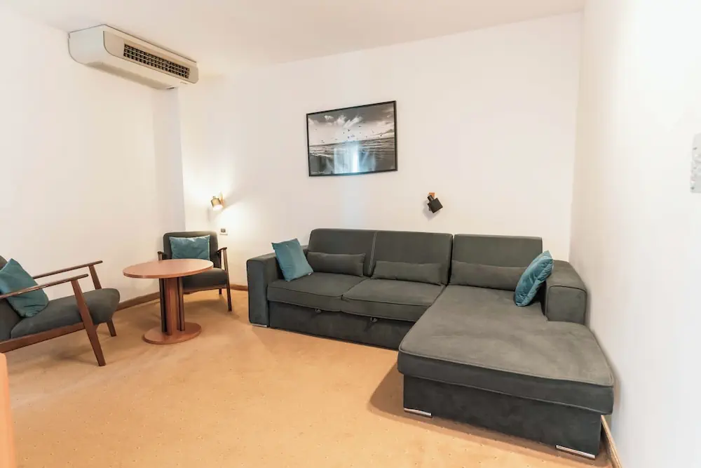 HOTEL: Hotel Horizont