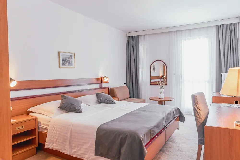 HOTEL: Hotel Horizont