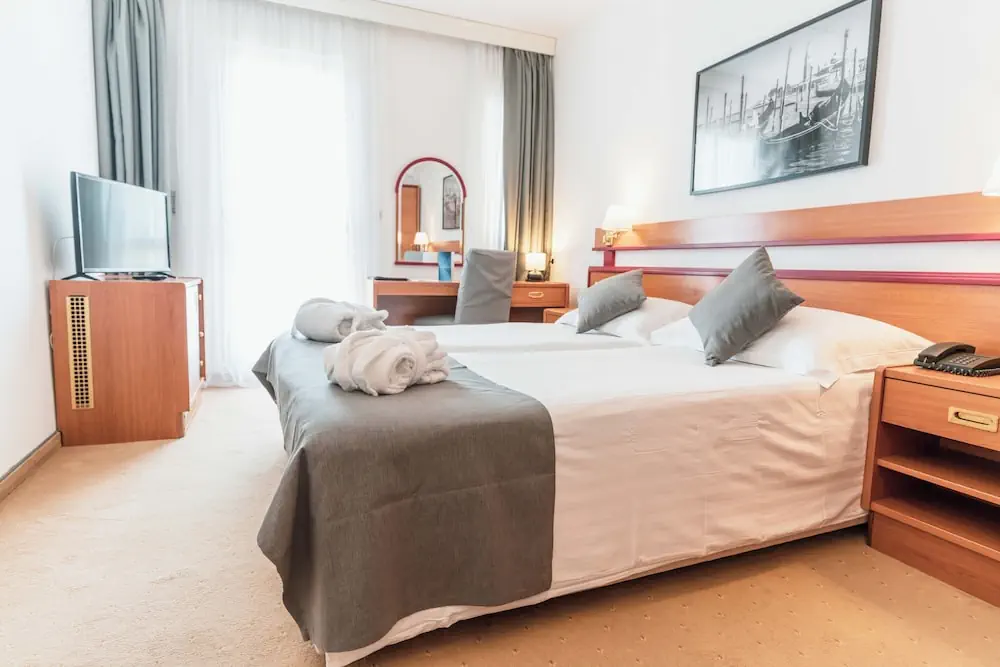 HOTEL: Hotel Horizont