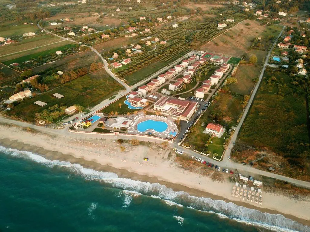 HOTEL: Almyros Beach Resort and Spa