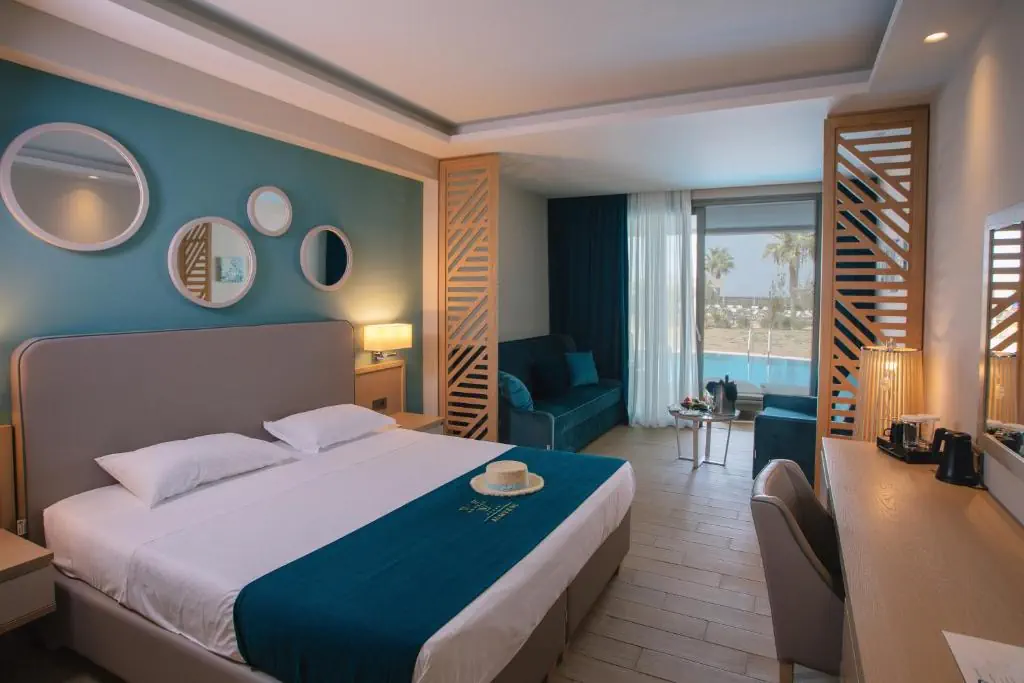HOTEL: Almyros Beach Resort and Spa