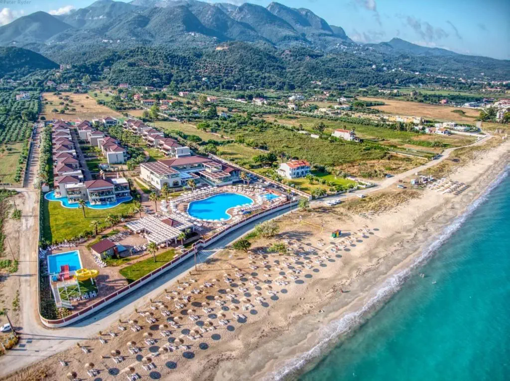HOTEL: Almyros Beach Resort and Spa