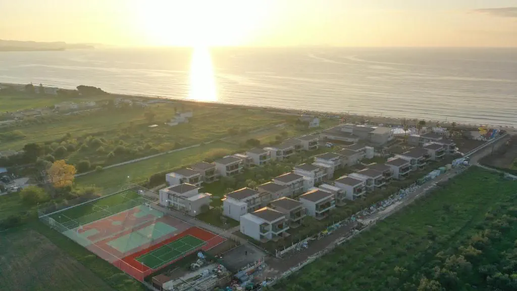 HOTEL: Almyros Beach Resort and Spa
