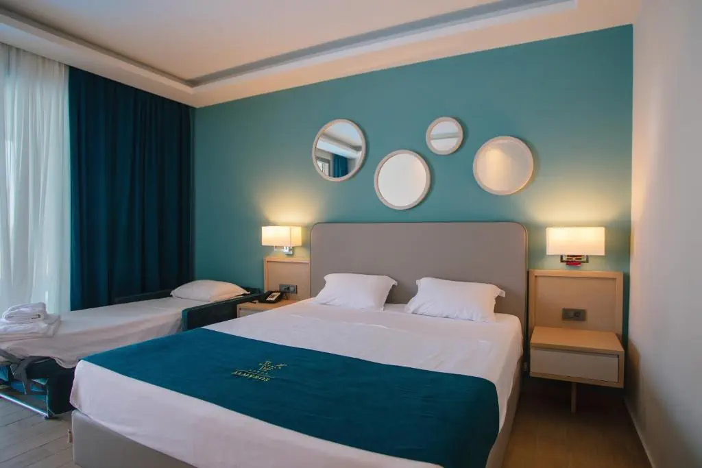 HOTEL: Almyros Beach Resort and Spa