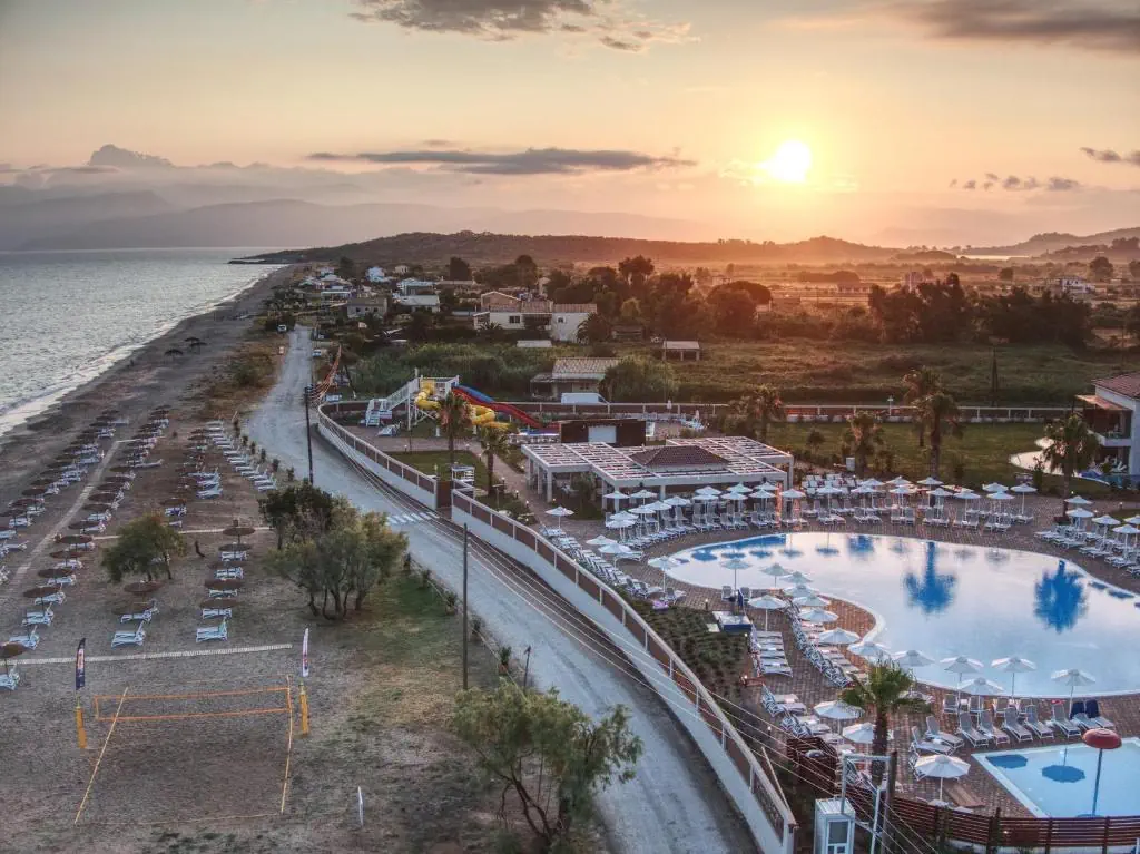 HOTEL: Almyros Beach Resort and Spa