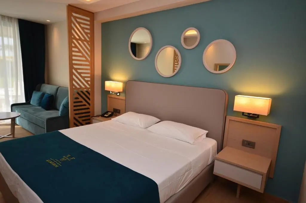 HOTEL: Almyros Beach Resort and Spa