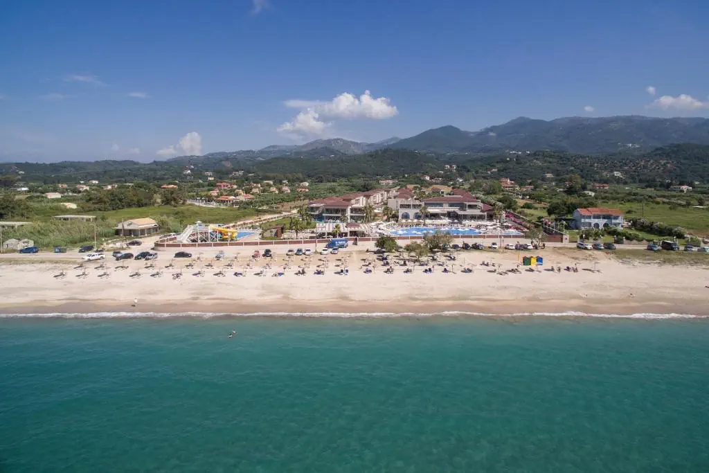 HOTEL: Almyros Beach Resort and Spa
