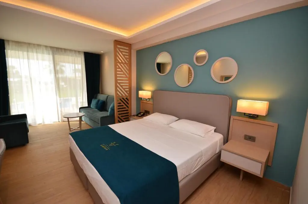 HOTEL: Almyros Beach Resort and Spa