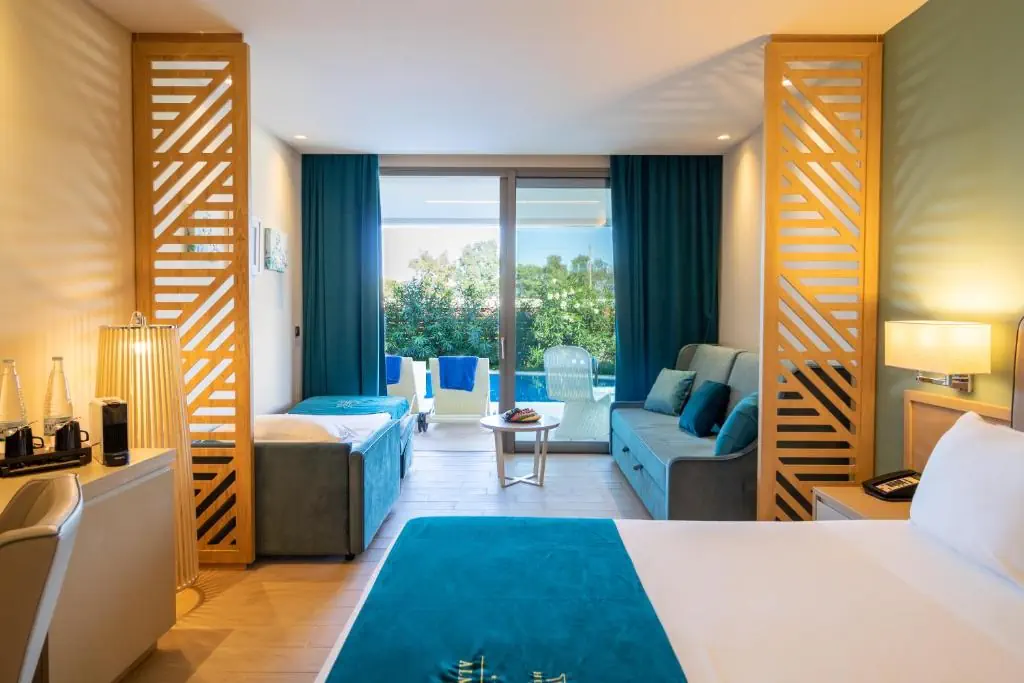 HOTEL: Almyros Beach Resort and Spa