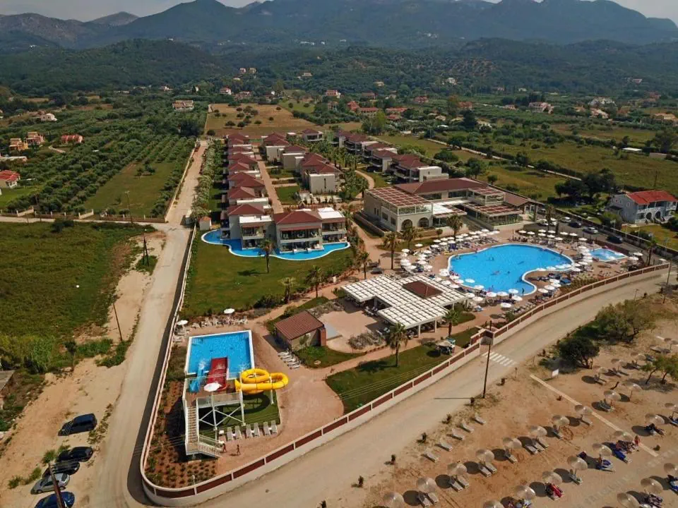 HOTEL: Almyros Beach Resort and Spa