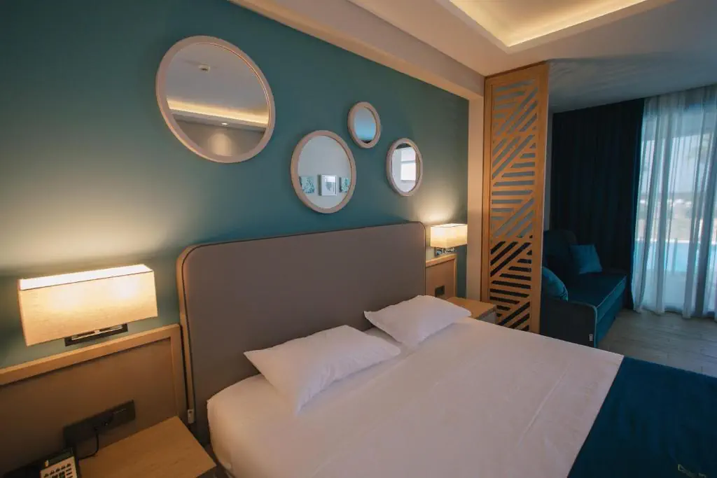 HOTEL: Almyros Beach Resort and Spa