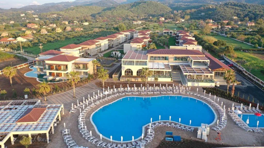 HOTEL: Almyros Beach Resort and Spa