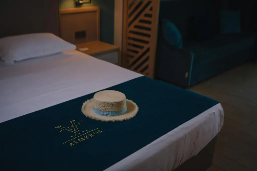 HOTEL: Almyros Beach Resort and Spa