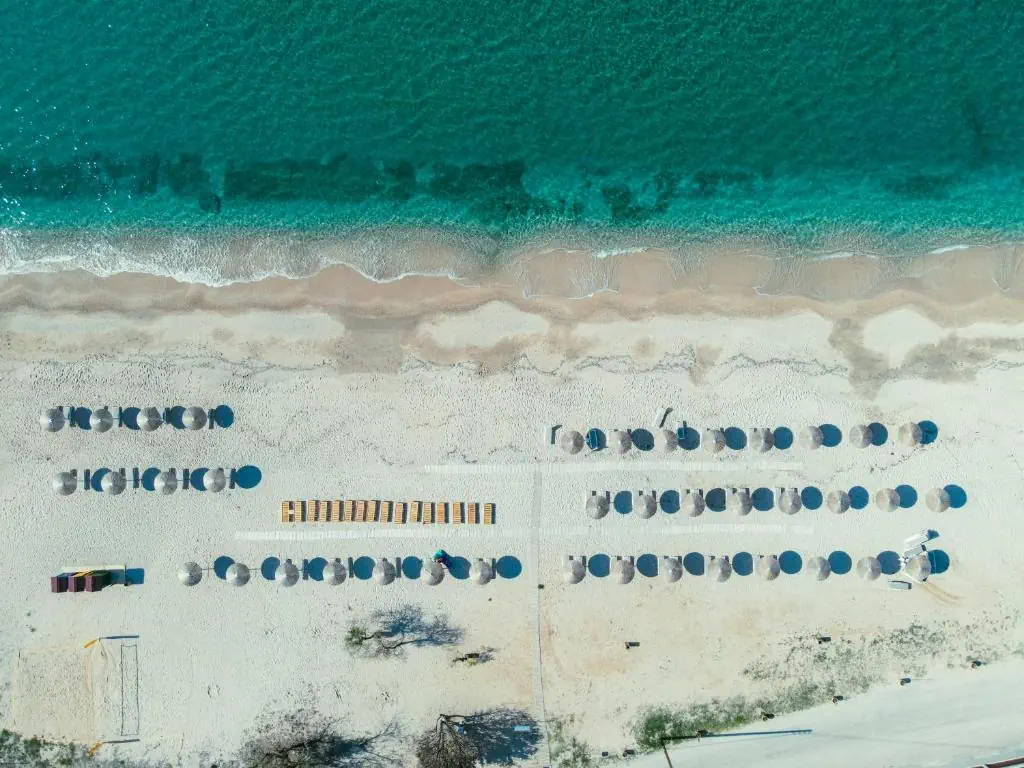 HOTEL: Almyros Beach Resort and Spa