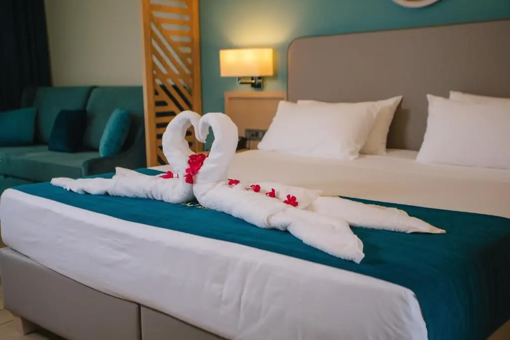 HOTEL: Almyros Beach Resort and Spa