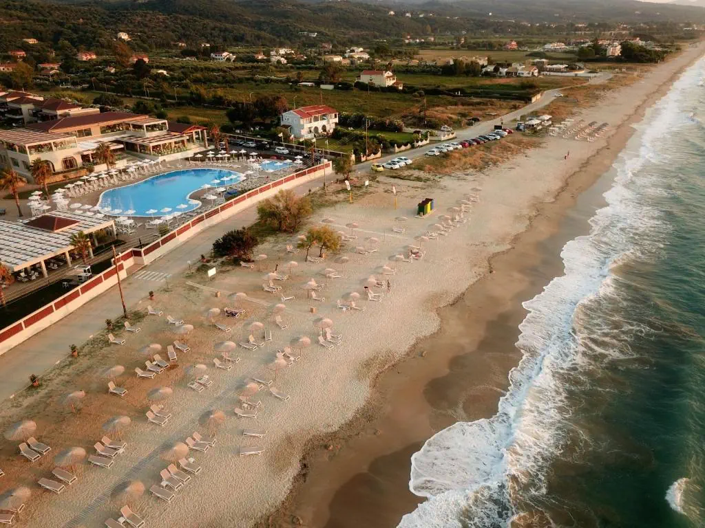 HOTEL: Almyros Beach Resort and Spa