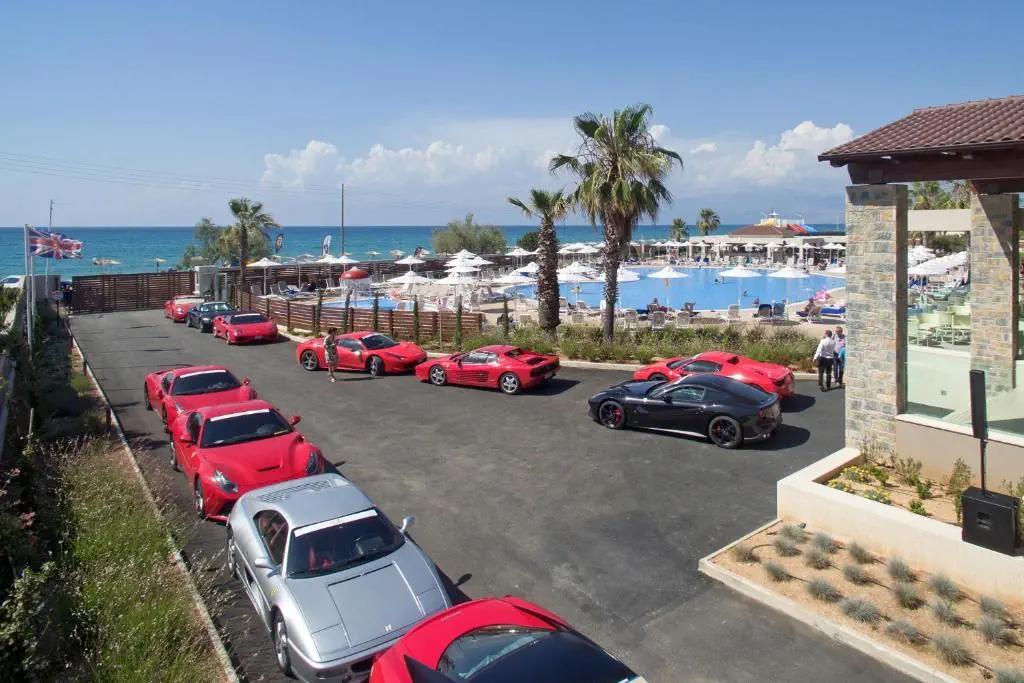 HOTEL: Almyros Beach Resort and Spa