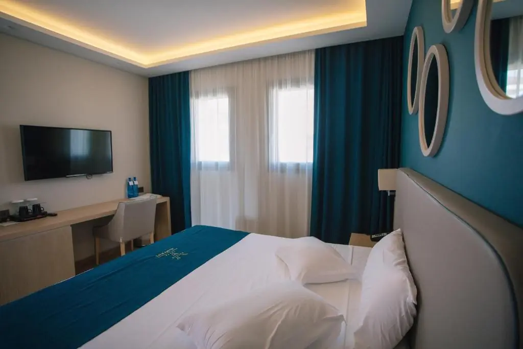 HOTEL: Almyros Beach Resort and Spa